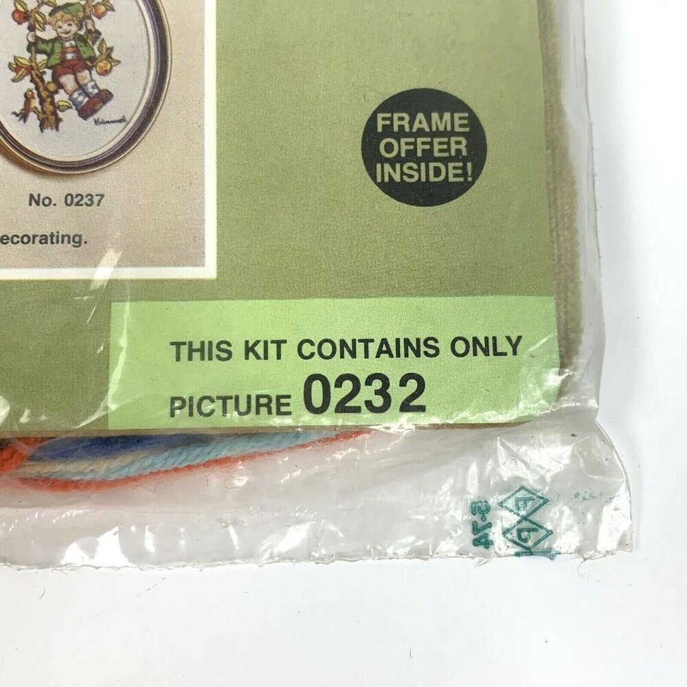 Paragon Hummel Stitchery Kit 0232 Needle Stitch Craft Vintage 1975 Peasant Child - Picture 3 of 5